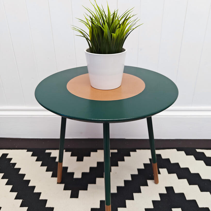 40cm circular side table with three legs, table is in Forest Green with a bronze circle in the centre, the legs are forest green with bronze tips